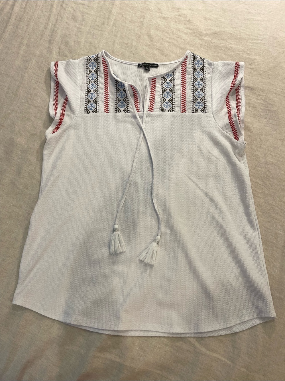 Adrianna Papell White Sleeveless Embroidered Tie-Front Top size medium